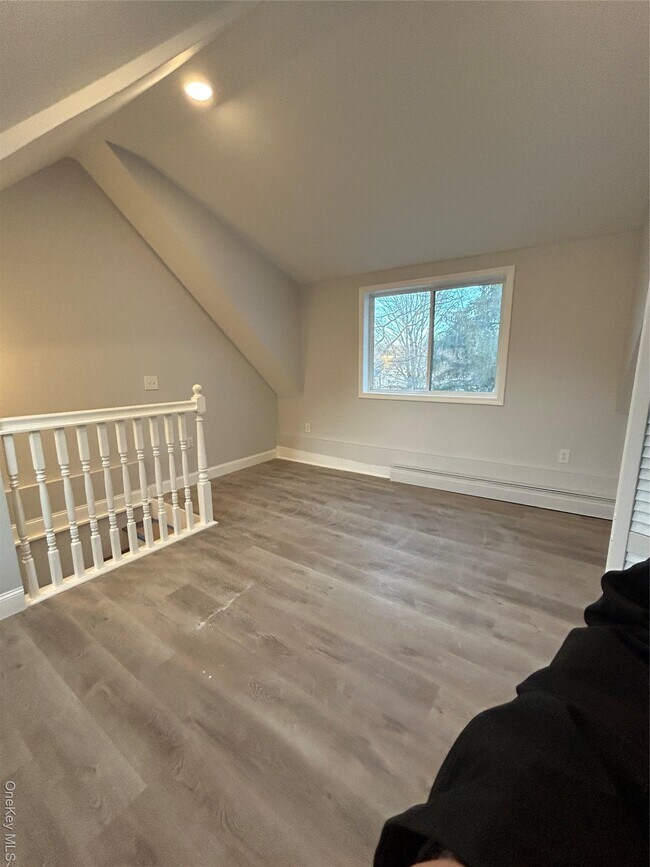 Building Photo - 165 S Cross Rd