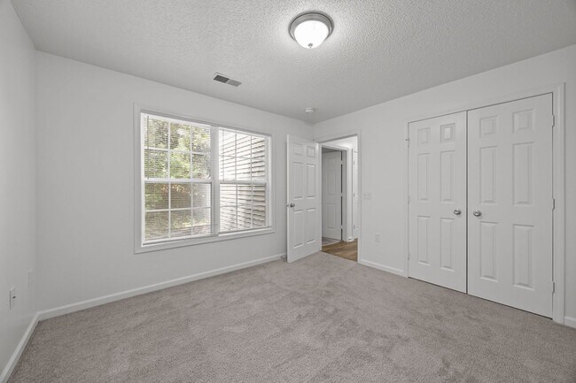 Building Photo - Two Bedroom Apartment