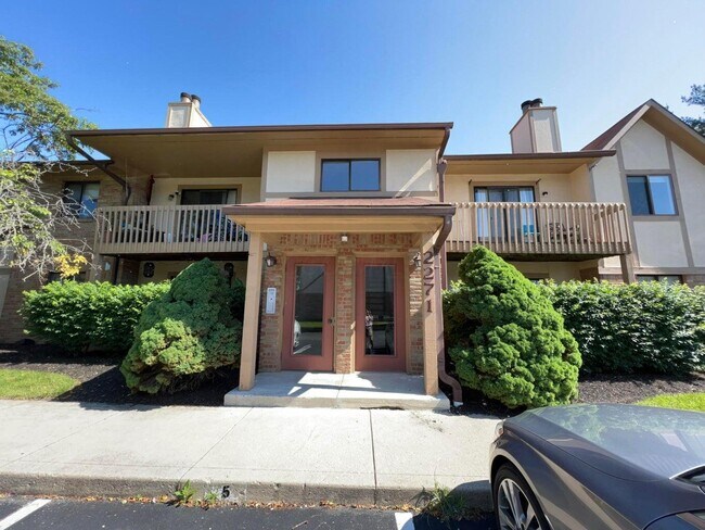 Primary Photo - 2271 Hedgerow Road