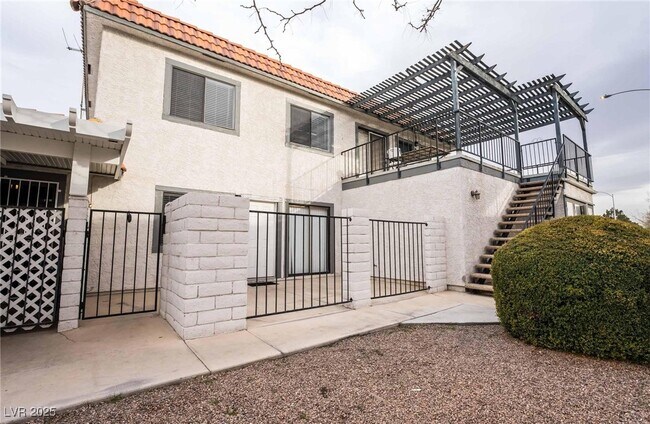 Building Photo - 1133 Willow Tree Dr