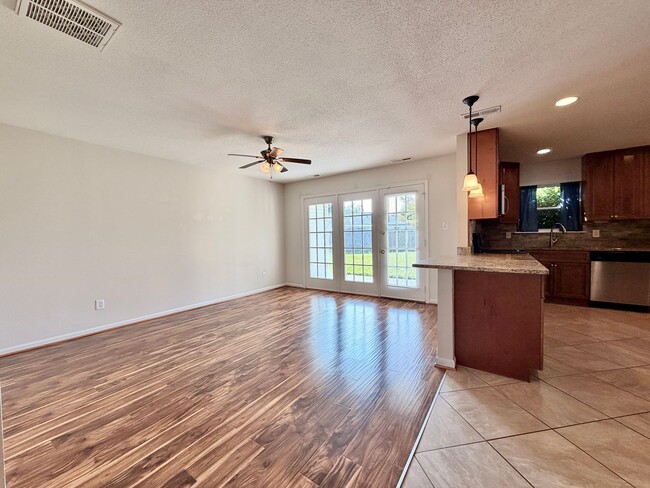 Building Photo - 1012 Antioch Cir