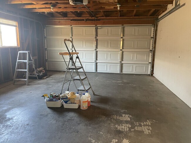 Building Photo - 817 N Sanders St