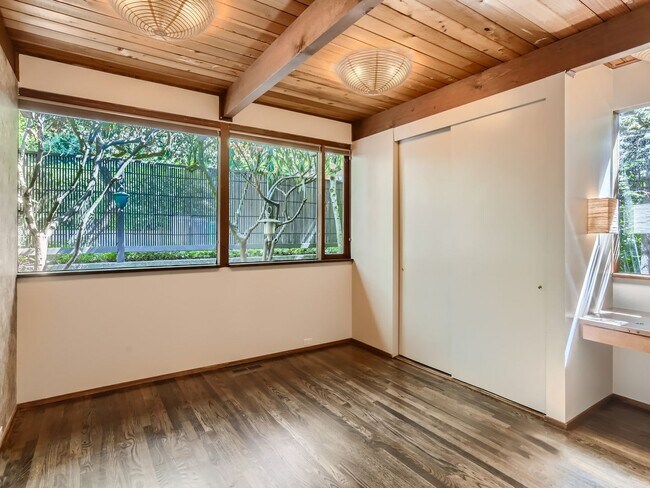 Building Photo - 4bd/3ba Kirkland House