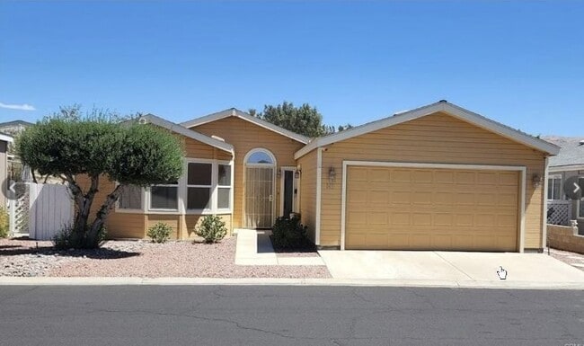 Building Photo - 15300 Palm Dr