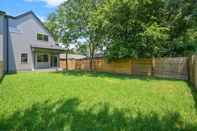 Building Photo - Premium Central Austin New Construction