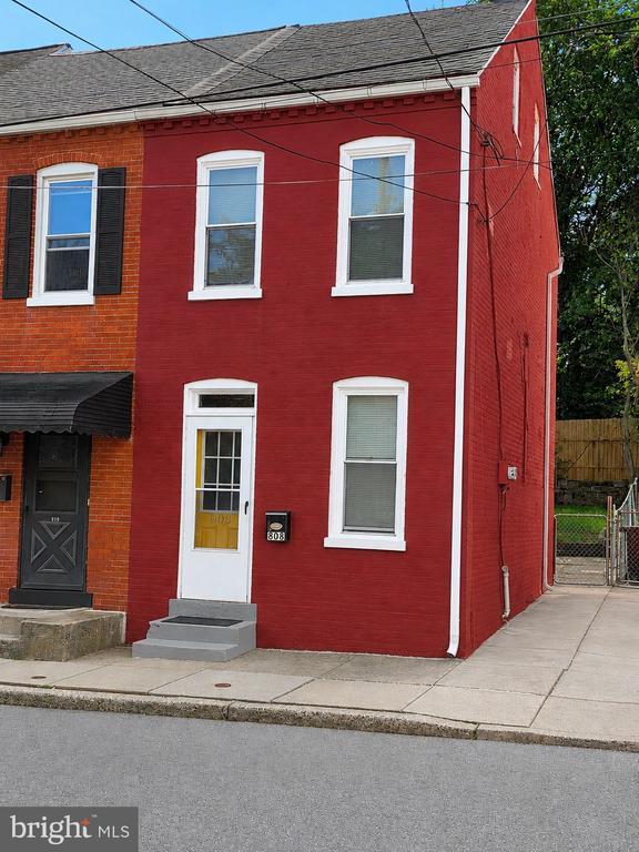 Building Photo - 808 E Marion St