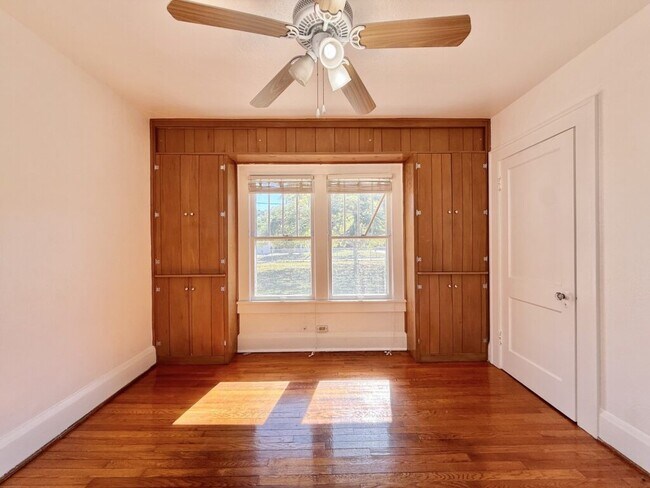 Building Photo - 1013 23rd St W