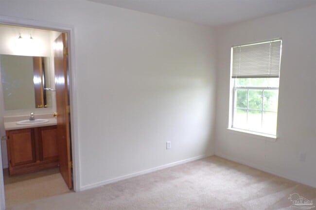 Building Photo - 509 Wood Crest Way
