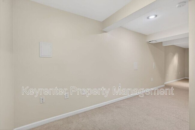 Building Photo - 1233 Grand Canyon Dr