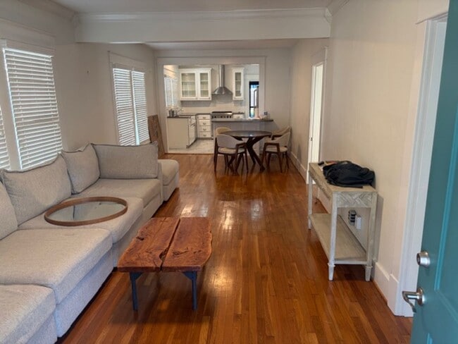 Building Photo - 2017 N Garfield St