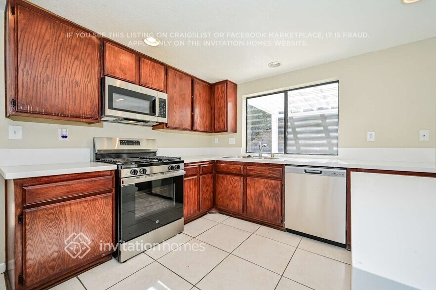 Building Photo - 4640 Vitrina Ln