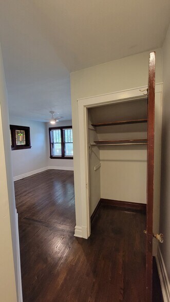 Building Photo - 5537 Holly Hills Ave