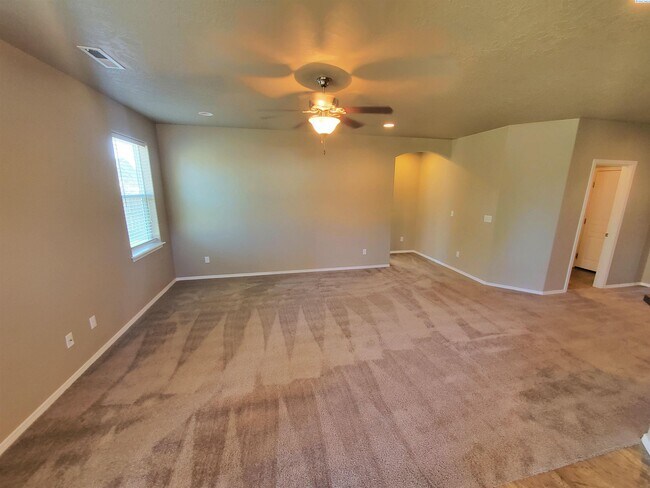 Building Photo - For rent West Kennewick