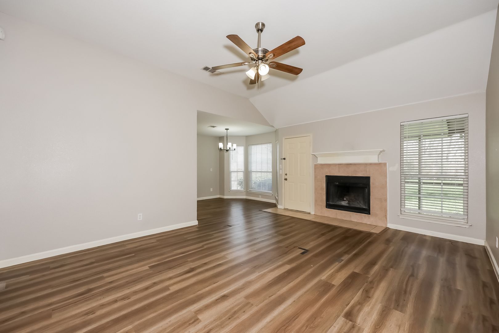 Building Photo - 321 Meadow Park Dr