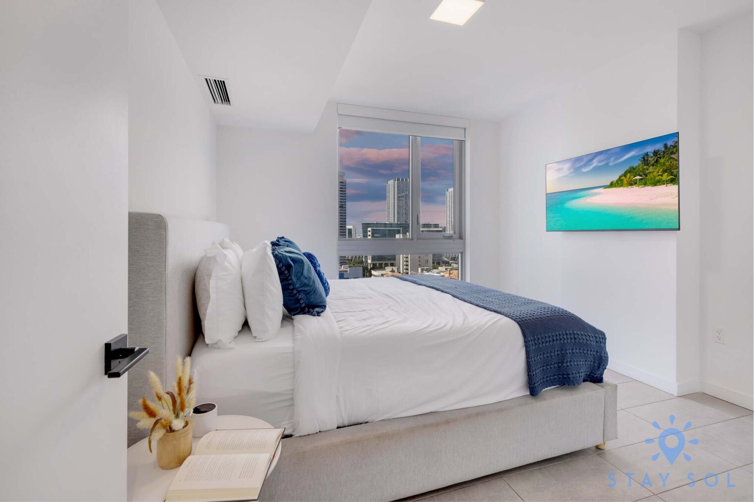 Building Photo - 227 NE 2nd St