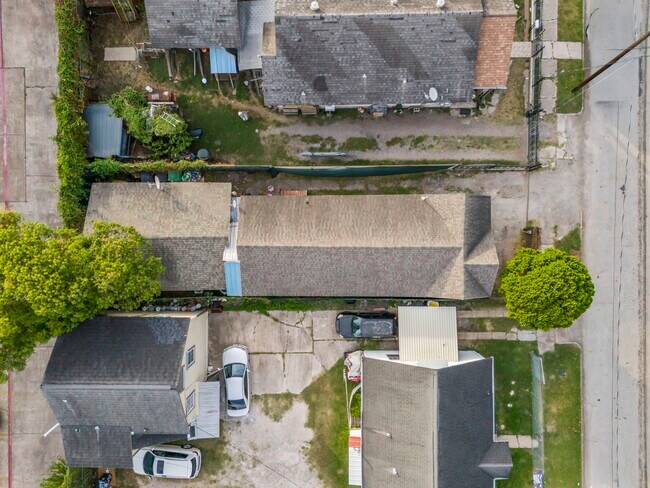 Building Photo - 6940 Avenue K