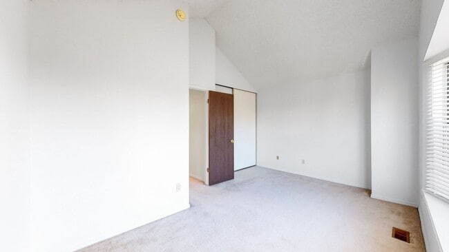 Building Photo - Beautiful Two Bedroom Townhome In Incredible Location!