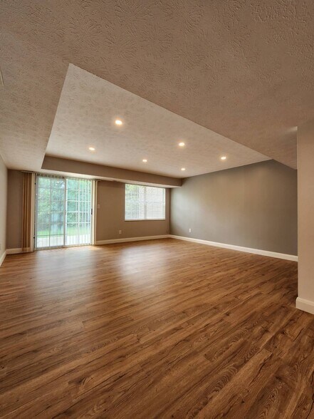 Building Photo - 10555 Montgomery Rd