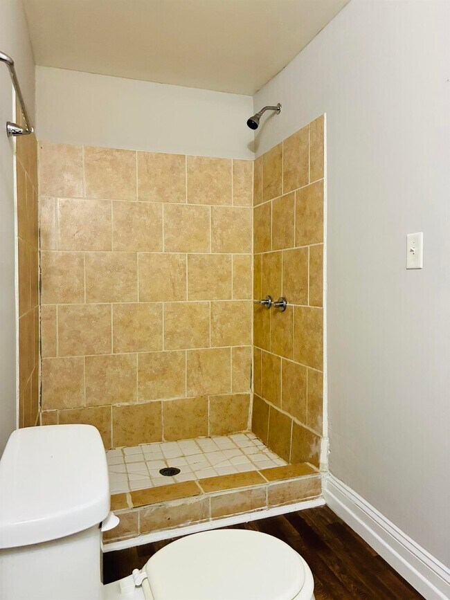 Building Photo - 104 Plum Tree Ln