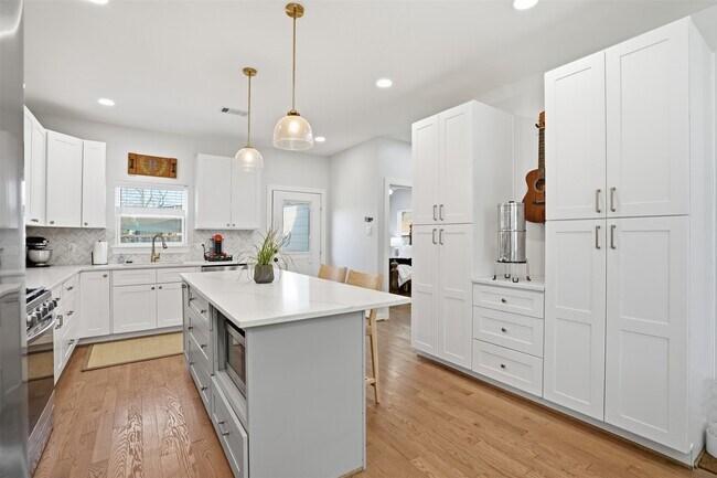 Building Photo - 2613 Lorraine St