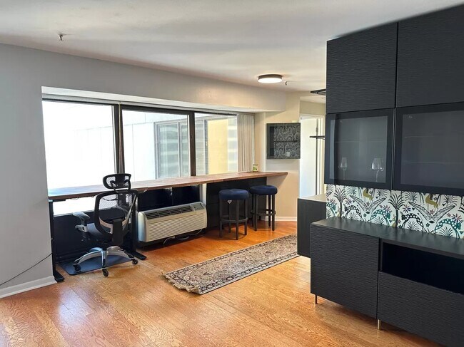 Building Photo - 300 Riverfront Dr