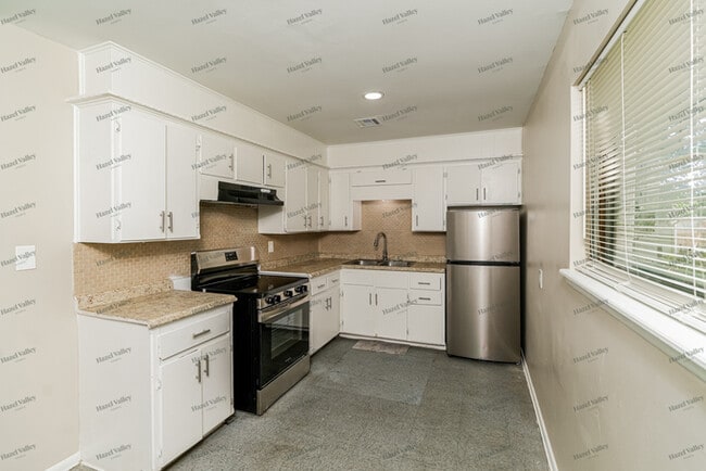 Building Photo - 5610 N Garrison Pl