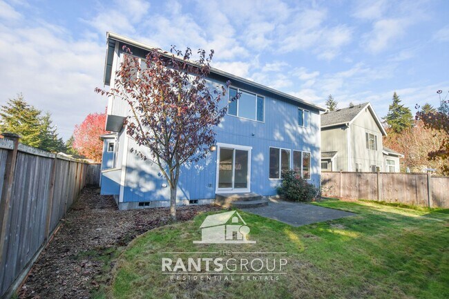 Building Photo - Spacious home in a fantastic neighborhood