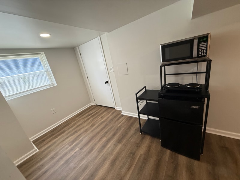 Building Photo - 1 Maple Ave