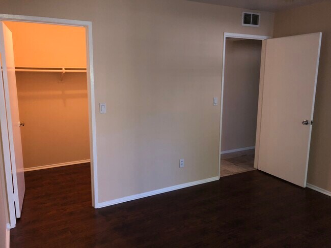 Building Photo - 11471 Bessemer St