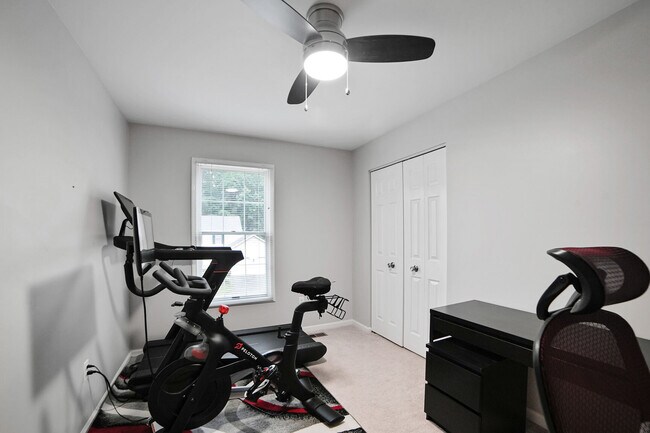 Building Photo - 18420 Shady View Ln