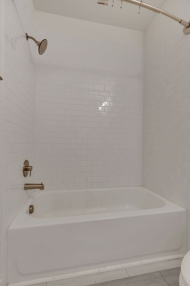 Building Photo - Simple living?  We got you.  $1150/mo wate...
