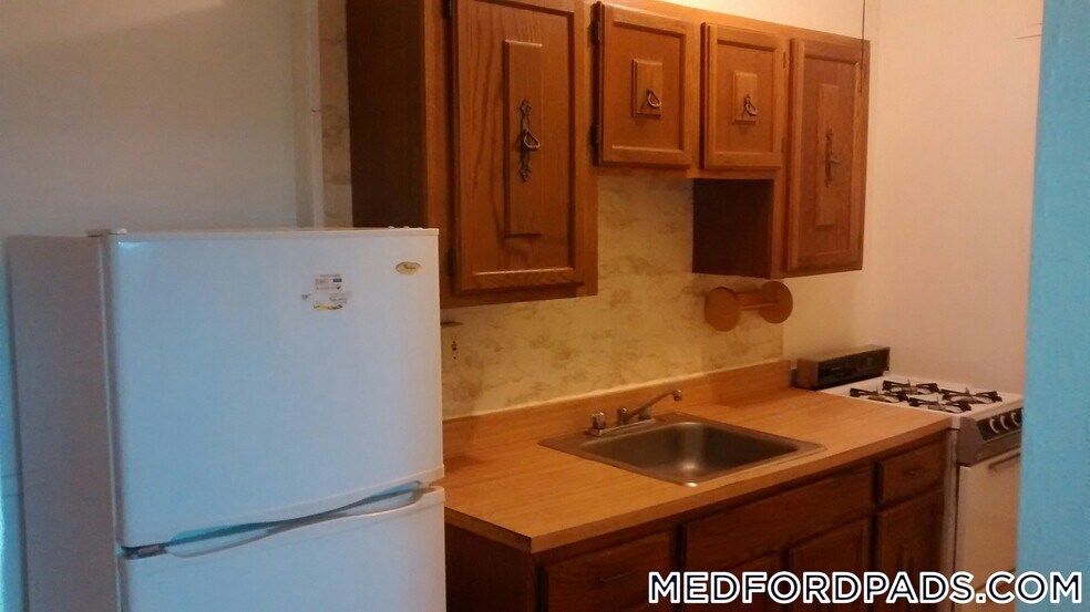 Building Photo - 53 Fellsway W