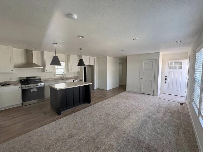 Building Photo - 1700 S State St