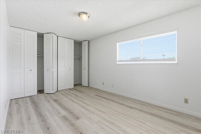 Building Photo - 210 Greenbriar Townhouse Way
