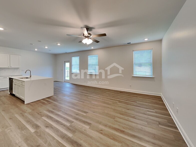 Building Photo - 1031 Highland Walk