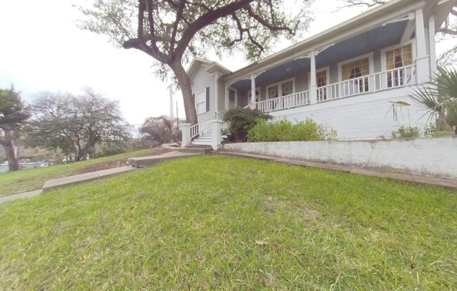Building Photo - THREE BEDROOM, 2 BATHROOM HOME FOR LEASE I...