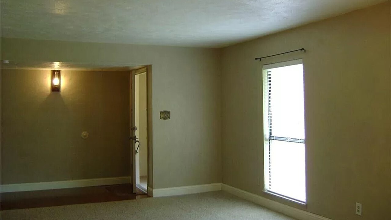 Building Photo - 3725 Walnut Dr