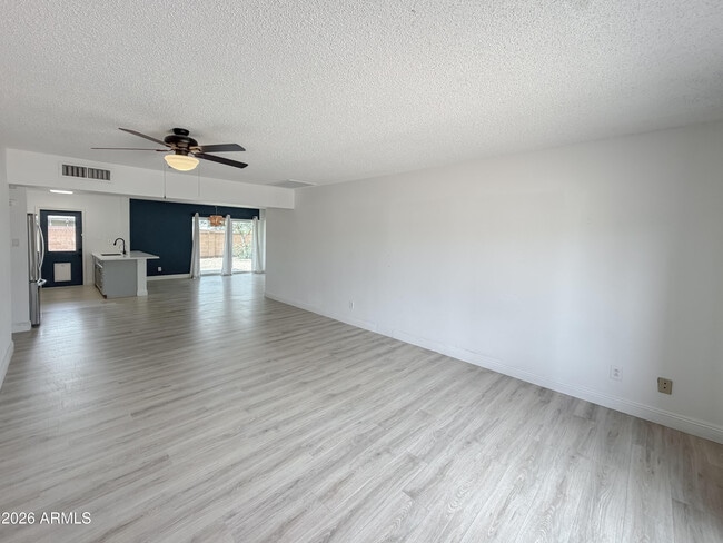 Building Photo - 1015 E Concorda Dr
