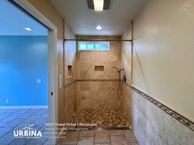 Building Photo - Spacious East Petaluma Home with Main-Floor Bedroom Suite