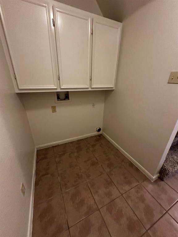 Building Photo - 7213 Oak Meadow Dr