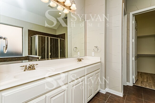 Building Photo - Gorgeous 4BR contemporary Home!