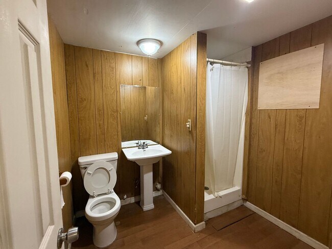 Building Photo - Charming 3 Bedroom, 2 Bath Home with Large Attached Shop in South Dalton