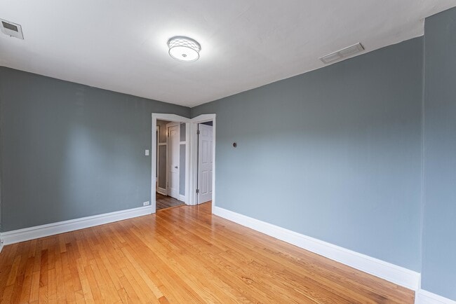 Building Photo - 4244 N Lawndale Ave