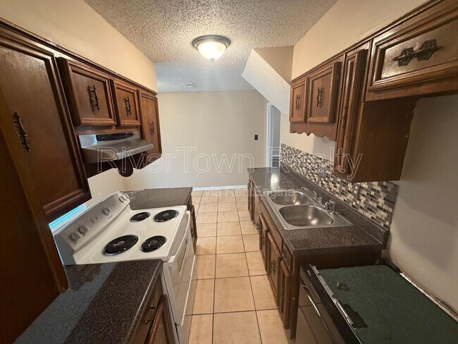 Building Photo - 5303 Sunray Dr