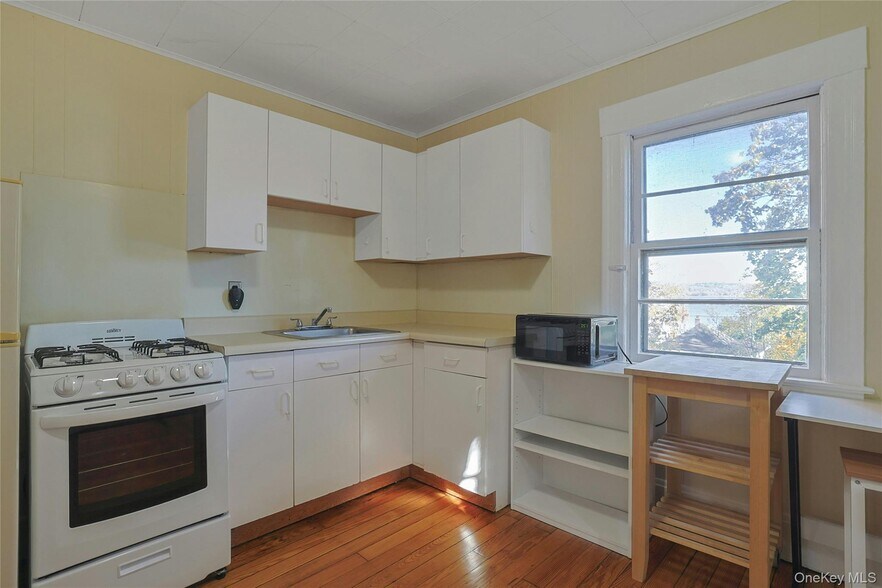 Building Photo - 105 S Broadway