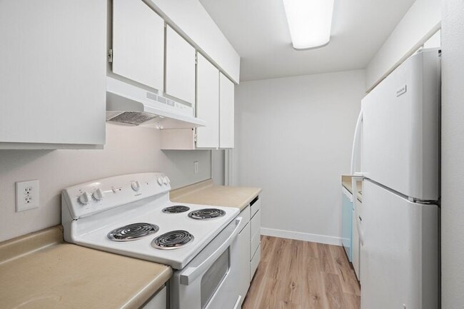 Building Photo - 3102 E 27th Ave