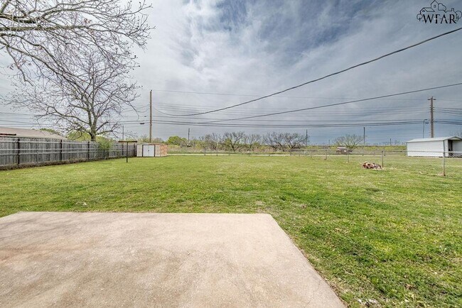 Building Photo - 4024 Hooper Dr