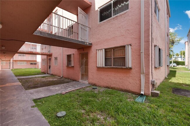 Building Photo - 19729 SW 114th Ave