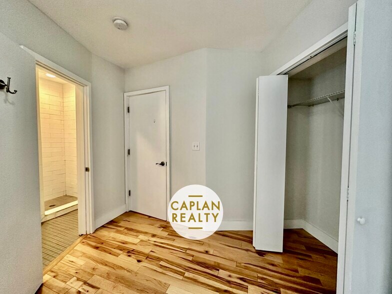 Building Photo - 324 Ashmun St