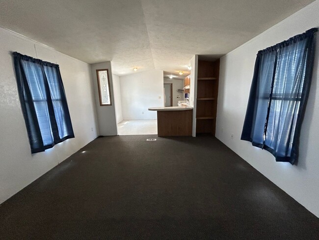 Building Photo - 3 Bedroom 2 Bath Trailer for Rent